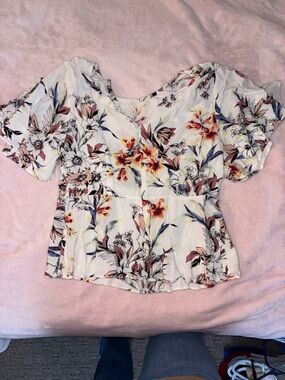 Hem & Thread White Floral V-Neck Peplum Top